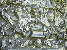 File:Tomb_of_the_laird_of_Ravilstoun,_detail.jpg