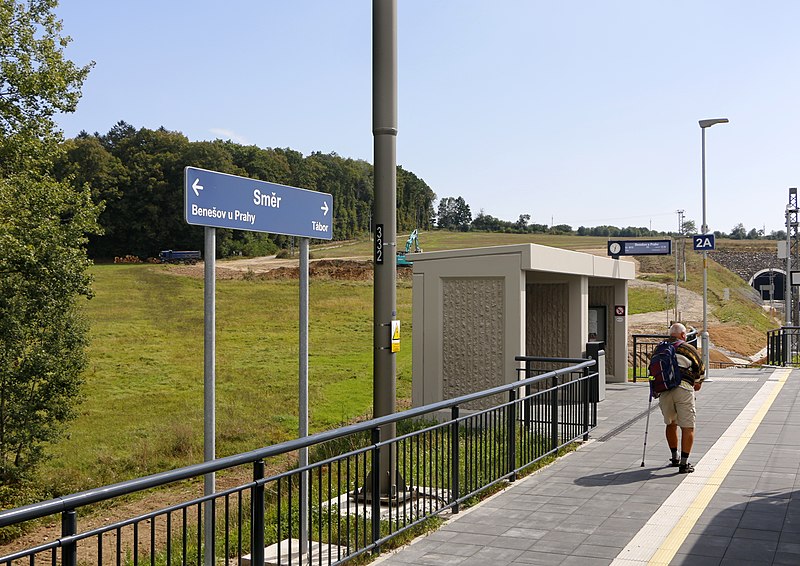 File:Train stop Střezimíř (1).jpg