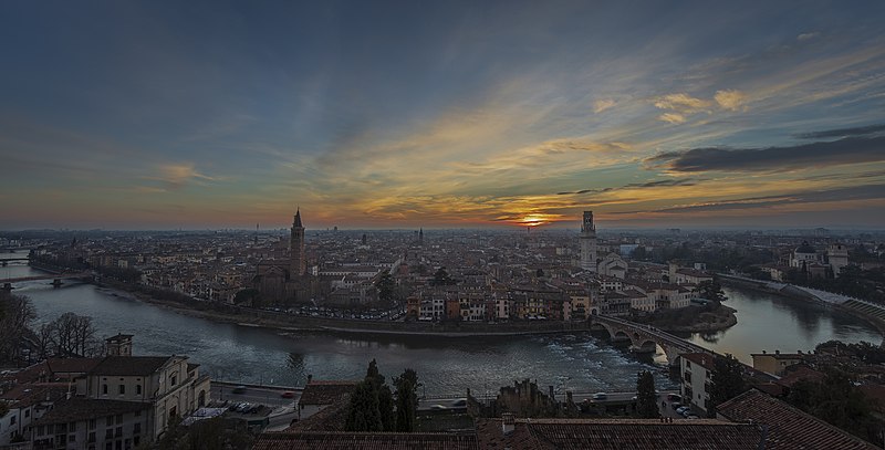 File:Tramonto a Verona.jpg