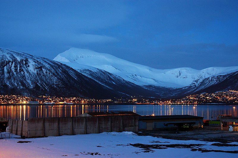 File:Tromsdalstind.winter.jpg