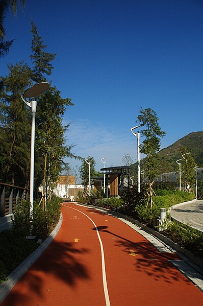 File:Tung Chung North Park, Jogging Track (Hong Kong).jpg