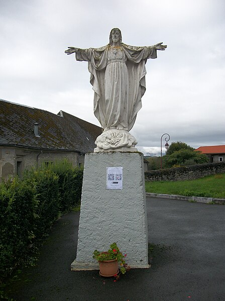 File:Tuzaguet - Statue du Sacré-Cœur de Jésus.jpg