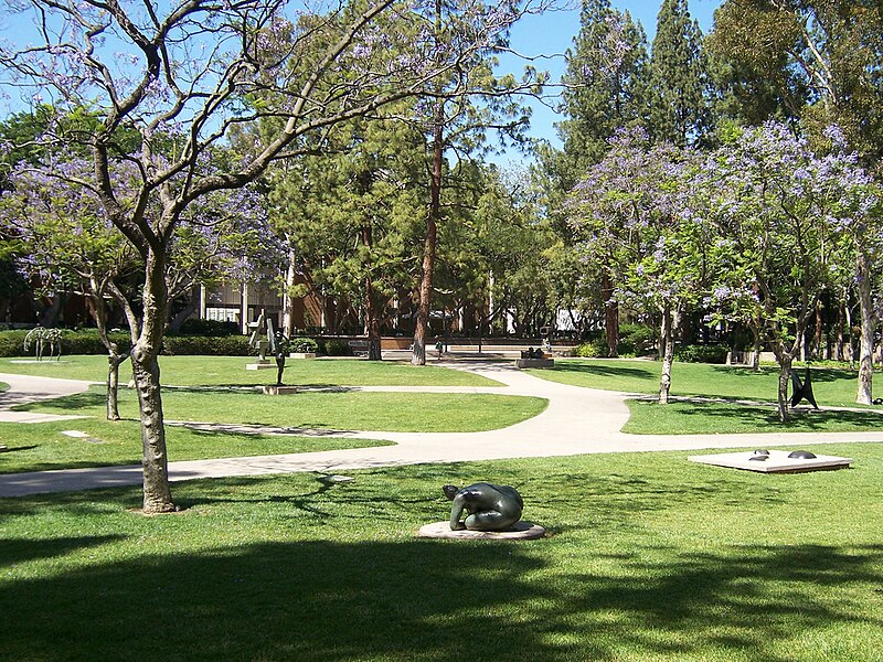 File:UCLA Franklin D. Murphy Sculpture Garden picture 4.jpg