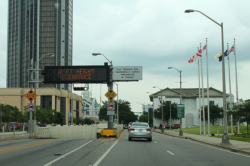 File:US90eRoad-BankheadTunnelEntrance (39265789154).jpg