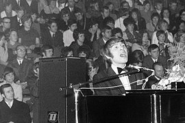 Udo Jürgens bei einem Konzert im Januar 1970 in der Krefelder Niederrheinhalle.