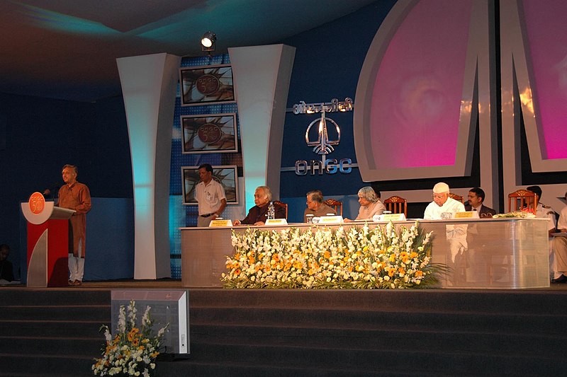 File:Union Minister of Petroleum & Natural Gas and Panchayati Raj Shri Mani Shankar Aiyar addressing the gathering at the Golden Jubilee Function of ONGC Ltd. at Dehradun today ( 14, August 2005) . President Dr A P J Abdul Kalam.jpg