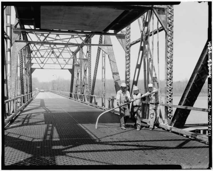 File:VIEW LOOKING NORTH ON MOVABLE SPAN ROADWAY, SHOWING MEN IN POSITION TO OPERATE BRIDGE MANUALLY (taken in April 1984) - Sharptown Bridge, Spanning Nanticoke River, State Route HAER MD,10-SHATO.V,1-11.tif