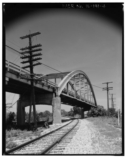 File:VIEW TO NORTHEAST OF SOUTHWEST PORTAL AND APPROACH - Braceville Bridge, Spanning Southern Pacific Railroad tracks at State Route 129 (Old Route 66), Braceville, Grundy HAER ILL, 32-BRACE. v, 1-4.tif