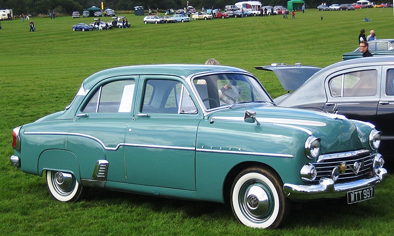 File:Vauxhall Velox ca 1953 in Hertfordshire.jpg