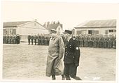 Quisling og Møystad inspiserer Rikshirden i Holmestrand 1943. Foto: Riksarkivet