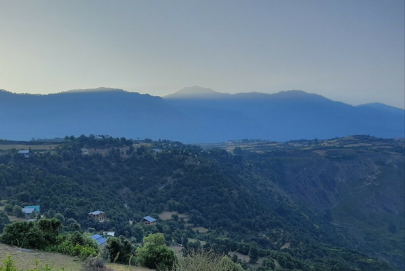 File:View from pochal, kishtwar (aarse).jpg