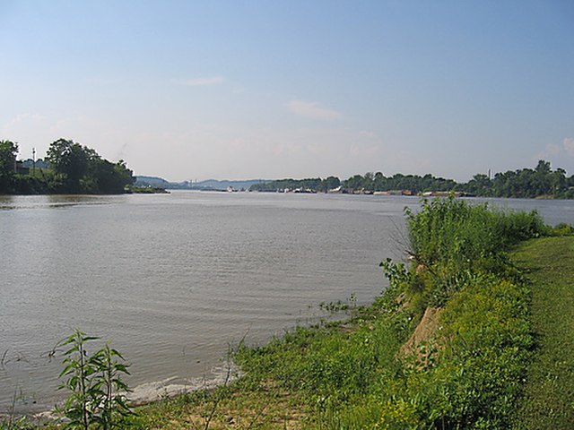 The confluence of the Big Sandy (left) and Ohio (right) Rivers, as well as shores in the states of Kentucky (back left) and Ohio (back right), at Virg