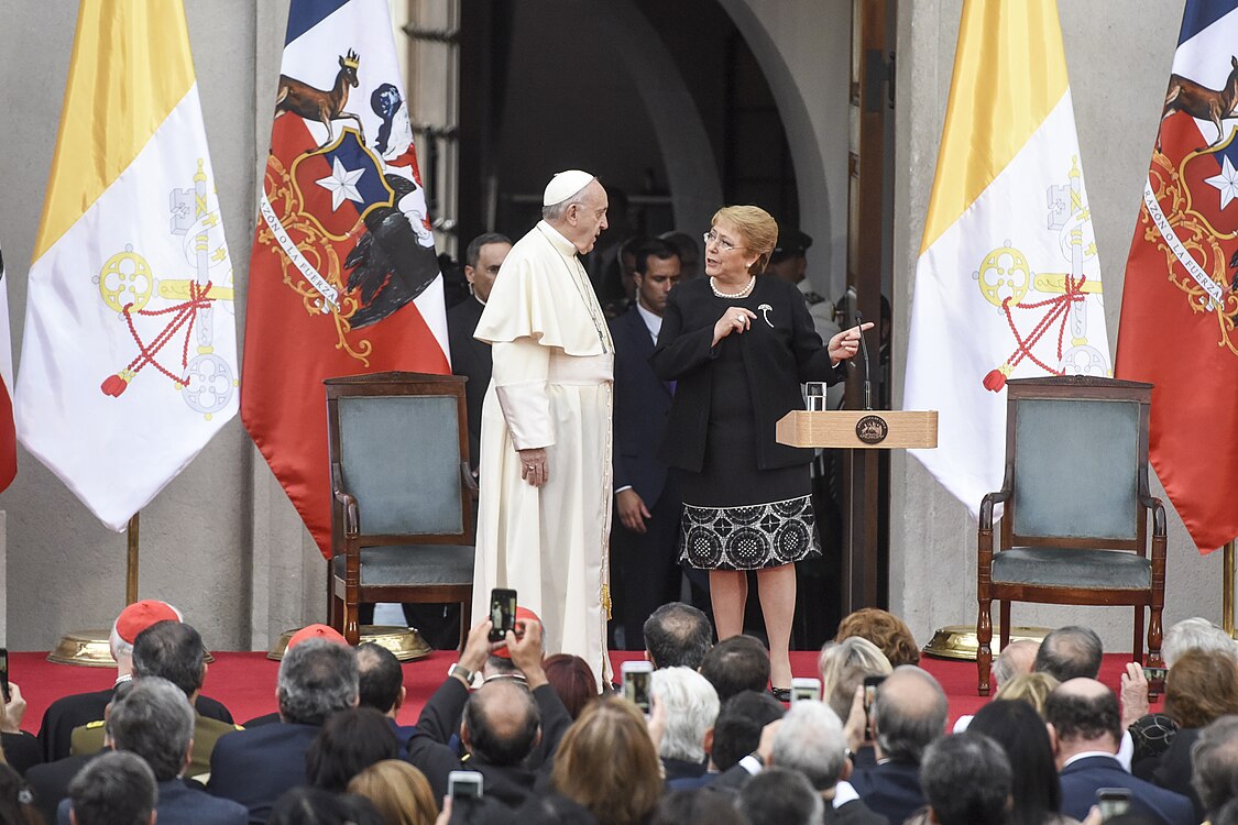 Visita del Papa Francisco a La Moneda (27946485259).jpg