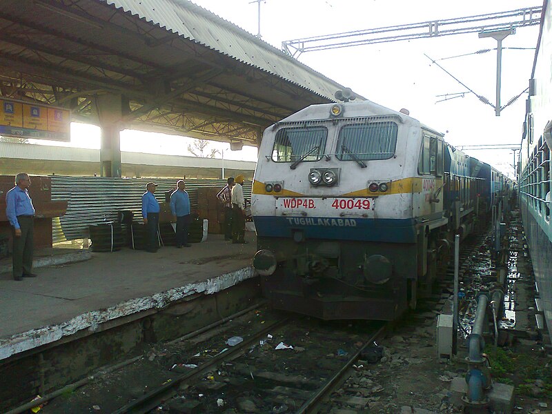 File:WDP4B loco hauling Chhattisgarh Express.jpg