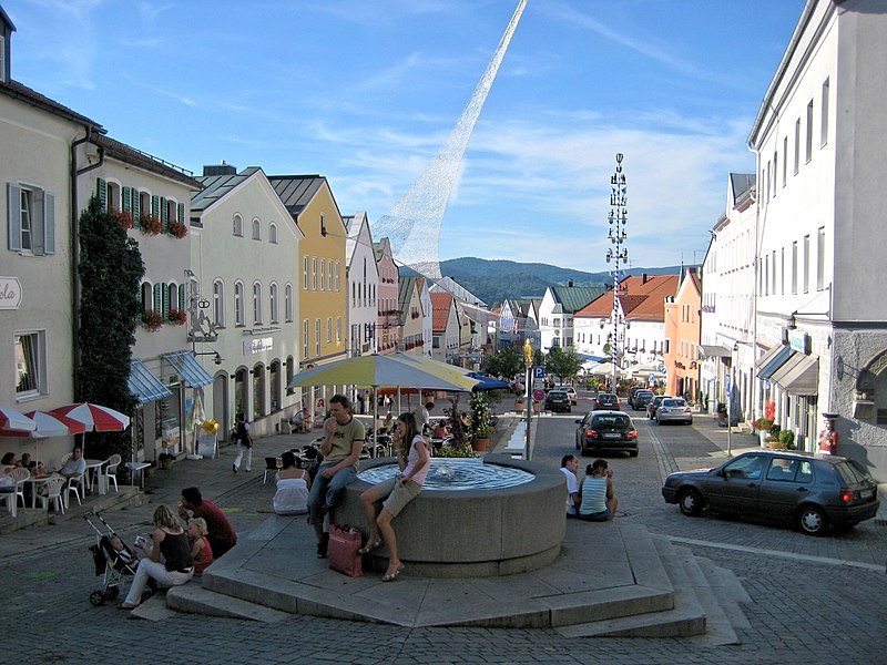 File:Waldkirchen Marktplatz 1.jpg