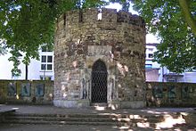 Ehemaliger Wehrturm im Westen der Altstadt; heute Kriegerdenkmal