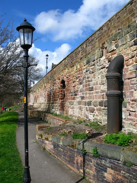 File:West Walls Sallyport - geograph.org.uk - 1245457.jpg