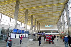 The listed ticket hall after renovation in 2011 Westbahnhof untere Halle.jpg