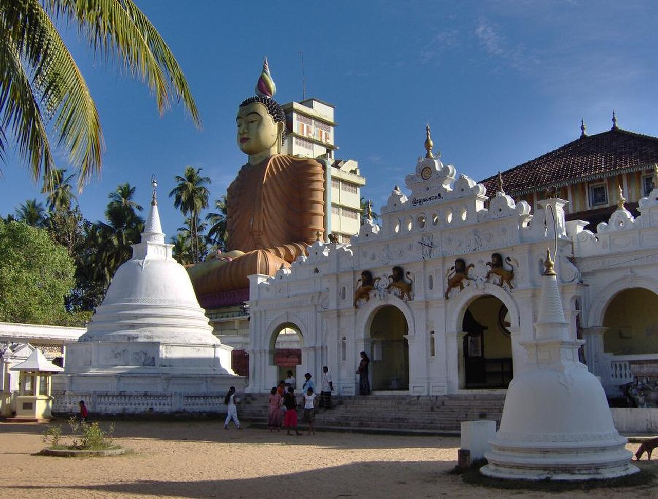 Диквелла Шри Ланка храм. Шри Ланка Матара храм. Храм Мулкиригала Шри Ланка. Буддистский храм Шри Ланка.