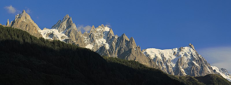 File:Wide view to Aiguilles de Chamonix & Aiguille du Midi from Les Praz.JPG