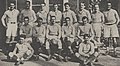 Le XV de France en 1920. Théophile Cambre, premier international du club, assis en bas à droite.