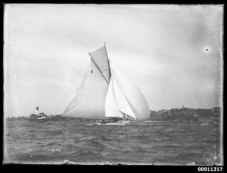 File:Yacht RAWHITI on Sydney Harbour (8594237836).jpg