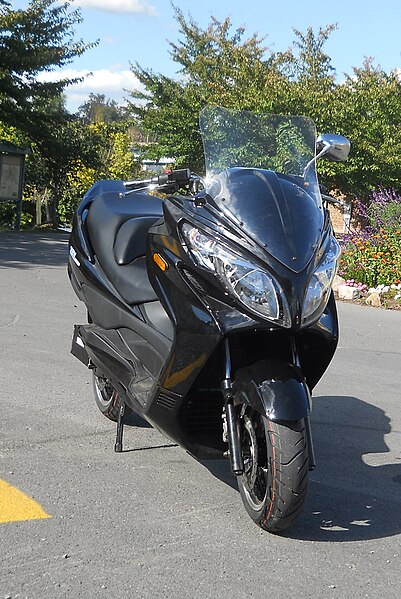 Файл:ZEV Electric 10 kw LRC motor scooter, front.jpg