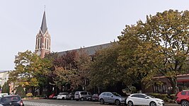 Façade sud de l'église Saint-Nicolas.