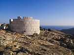 Torre circolare bianca in marmo