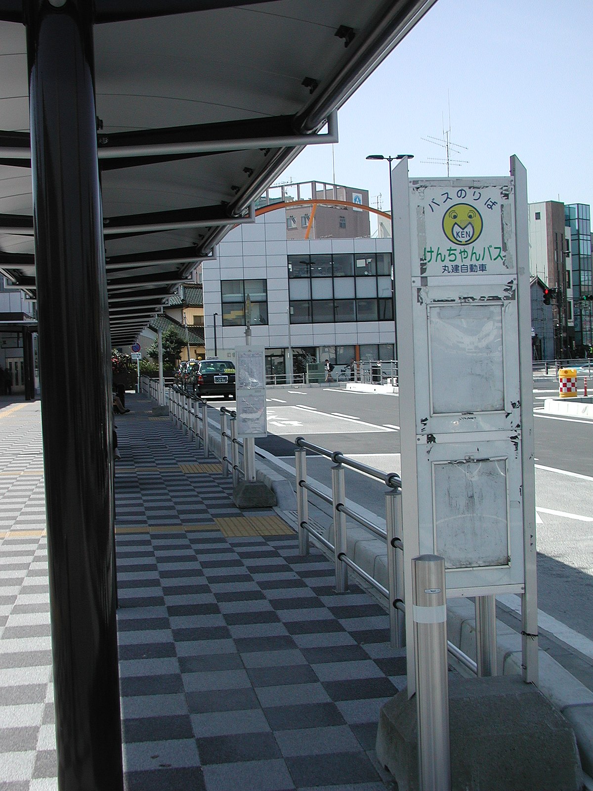 ファイル 移転したけんちゃんバスの蓮田駅西口停留所 Jpg Wikipedia
