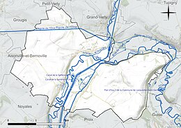 Carte en couleur présentant le réseau hydrographique de la commune