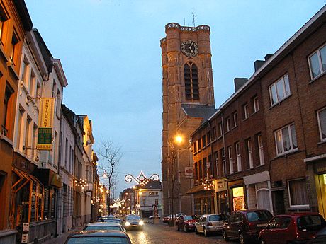 Ath, la tour Saint-Julien et la rue de Pintamont