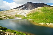 旭岳と姿見の池（2014年7月）