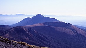 韓国岳から新燃岳と望む、1998年