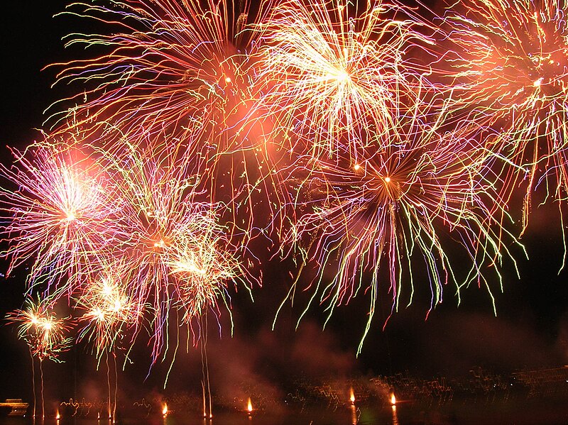 File:200508 Firework of Lake of Annecy festival (338).jpg