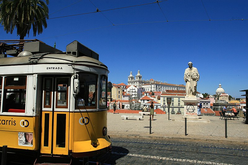 File:28 avistando São Vicente de Fora.jpg