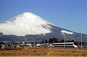 JR Tōkain juna Gotenbassa