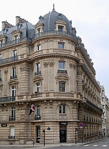 Building no. 45 on Rue de Courcelles in Paris, unknown architect, unknown date, an example of 19th century architecture that can be called "Eclectic" due to the fact that it uses elements from multiple Classicist styles, like the French Baroque and the Louis XVI style 45 rue de Courcelles, Paris 8e 2.jpg