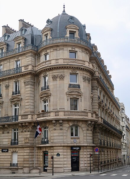 Building no. 45 on Rue de Courcelles in Paris, an example of 19th century architecture that can be called "Eclectic" due to the fact that is uses elements from multiple Classicist styles, like the French Baroque and the Louis XVI style