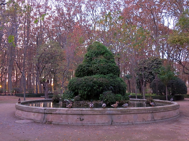 File:461 Parc de la Devesa (Girona), brollador dels jardins francesos.jpg