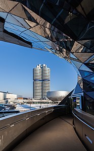 Мюнхен‘де BMW‘ни штаб-фатары, «4 цилиндр» деб белгилиди