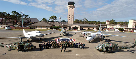 Tập tin:6th Special Operations Squadron and aircraft.jpg