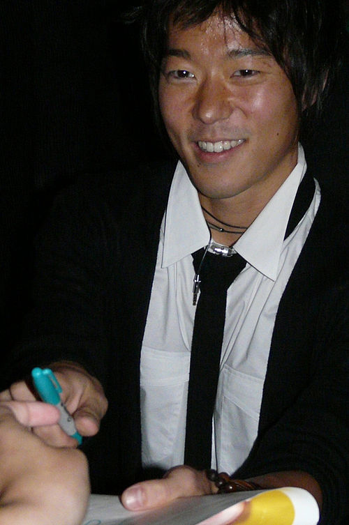 The comic relief of Aaron Yoo's performance as the marijuana-smoking Chewie was praised by some critics.