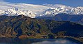 ポカラ・ペワ湖とアンナプルナ連峰