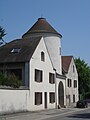 Tour d'entrée fortifiée du premier château de Sanois