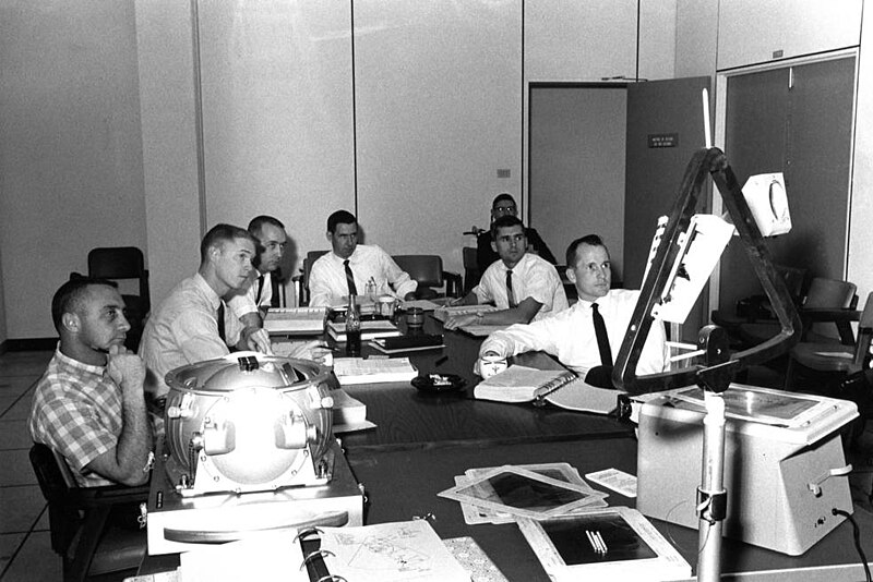 File:Apollo 1 prime and backup crews during training 3.1.66.jpg