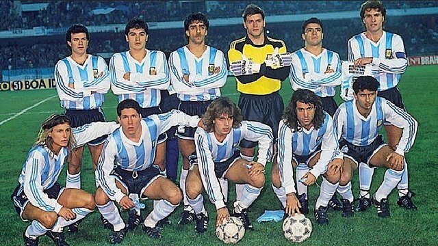 Simeone (second from left, lower row) with the Argentina squad that won the 1991 Copa América held in Chile
