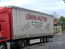 A tautliner semi-trailer Auflieger tautliner 01.jpg