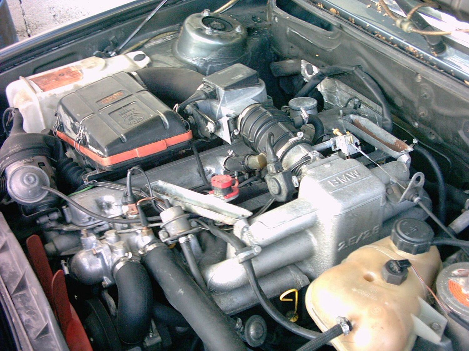 Двигатель м 35. M30 мотор BMW e28. BMW e34 m30. BMW m30b30. BMW m30 engine.