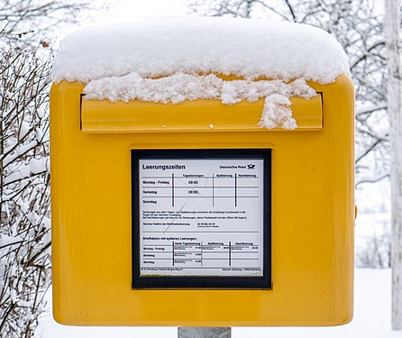 Mailbox with snow hat